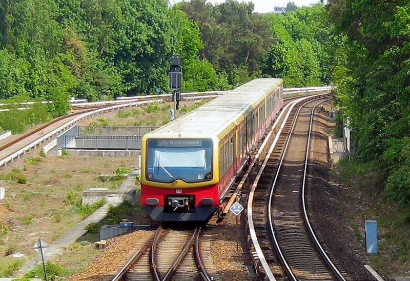 S-Bahn nach Wartenberg nach Gleiswechsel auf dem falschen Gleis, Mai 2009