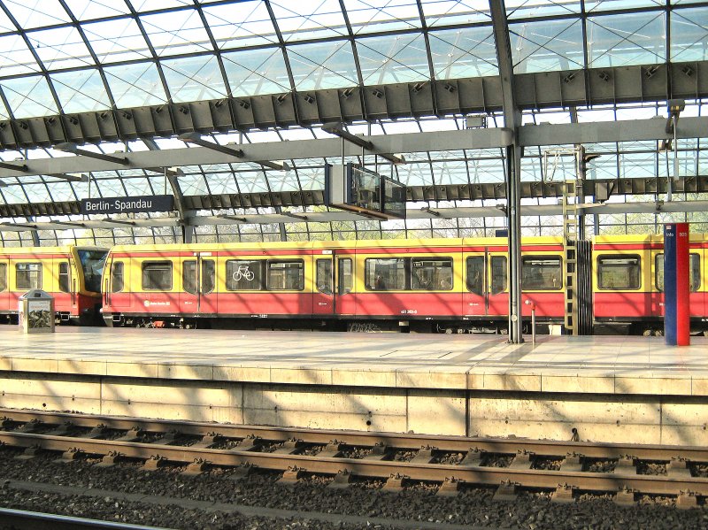 S-Bahn in Spandau, April 2009