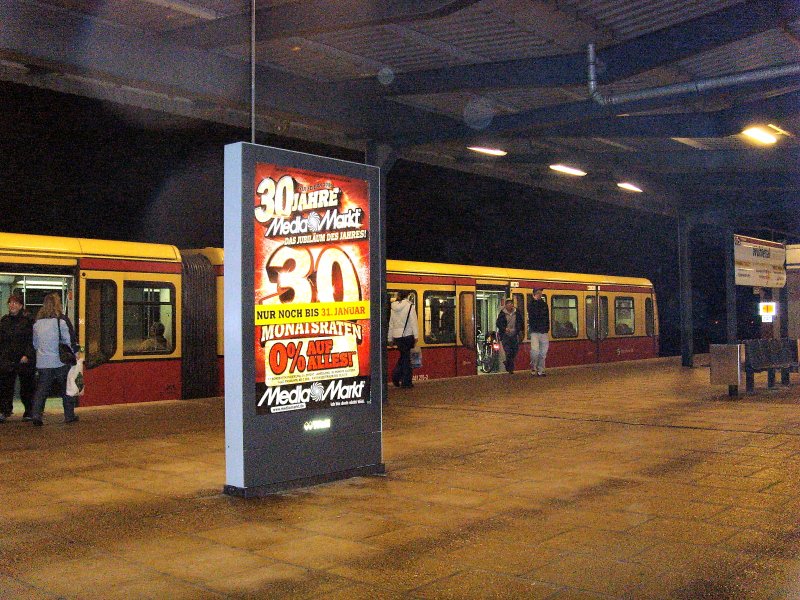 S-Bahn im S+U-Bhf Wuhletal, Januar 2009