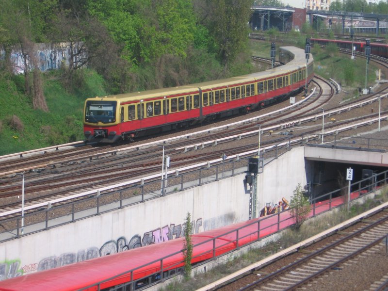 S-Bahnen kurz vor dem Bhf. Gesundbrunnen, 2006