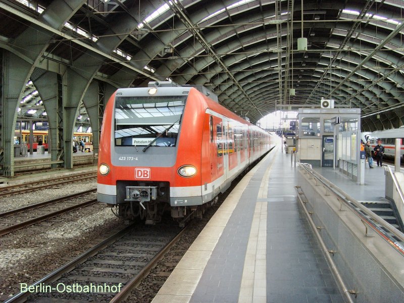 S-Bahnersatzverkehr mit BR 423 im ostbahnhof Berlin - Oktober 2009