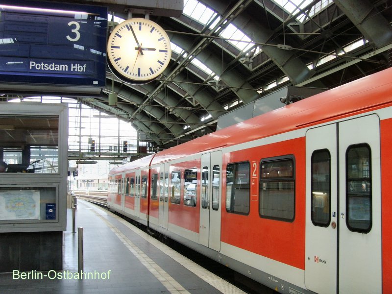 S-Bahnersatzzug mit elektrischen. Triebzgen nach Potsdam - Berlin Ostbahnhof Oktober 2009