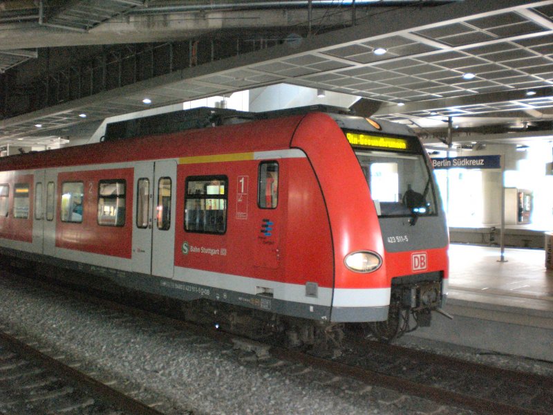 S-Bahnzug aus Stuttgart im Bhf Berlin-Sdkreuz vor der Rckfahrt nach Gesundbrunnen, Berlin Juli 2009