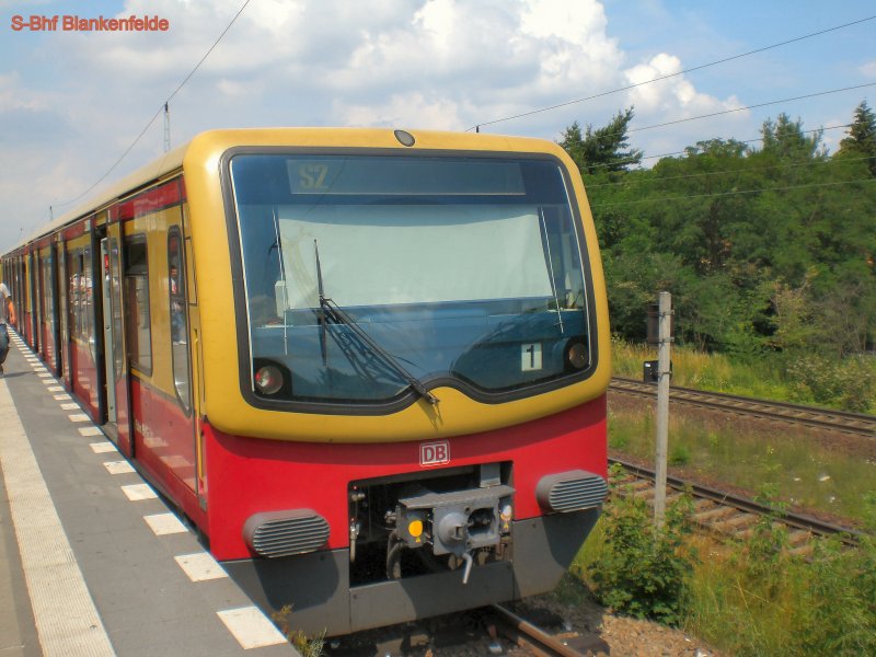 S-Bahnzug BR481/482 im Endbhf Blankenfelde (S 2)