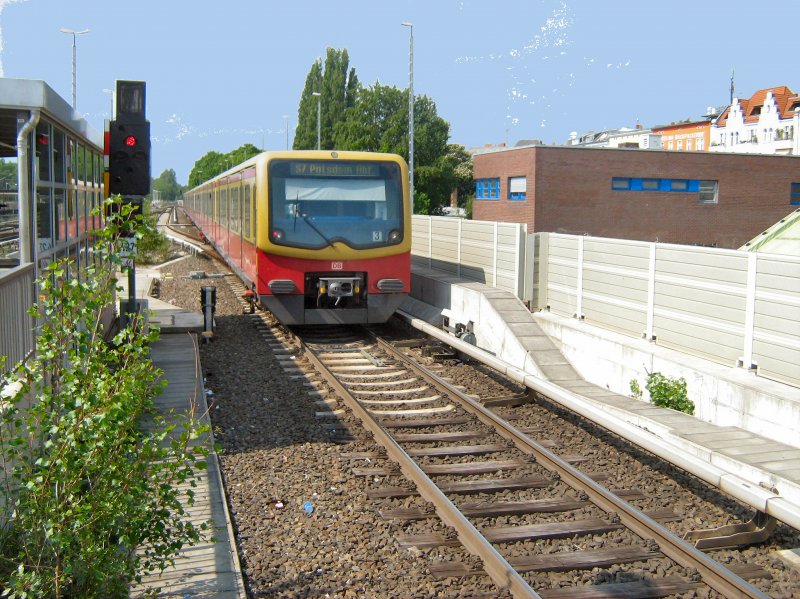 S-Bahnzug nach Potsdam, Ausfahrt aus Charlottenburg, Mai 2009