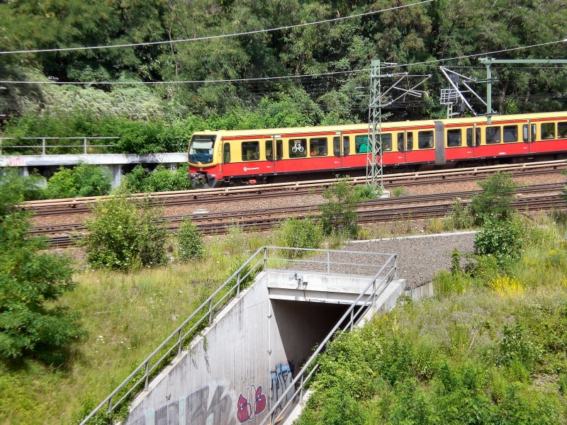 S-bahnzug der Ringbahn beim Bhf Gesundbrunnen, Berlin Juli 2009