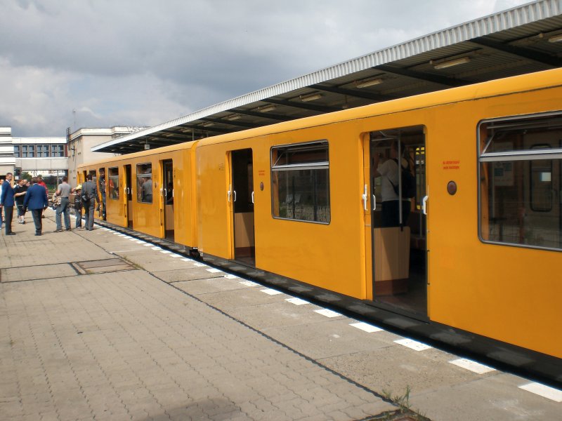 Seitenansicht EIII-Zug in Hnow, Juli 2009