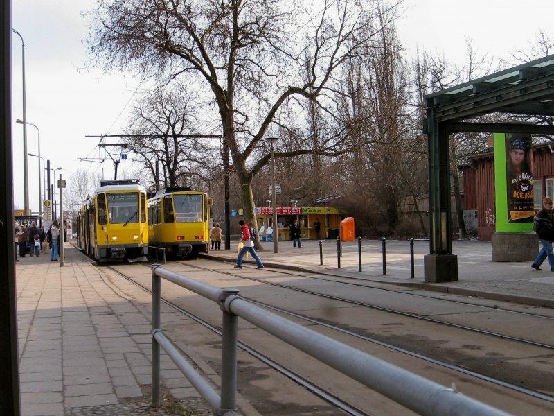 Strassenbahnen am Bhf. Schneweide, 2006