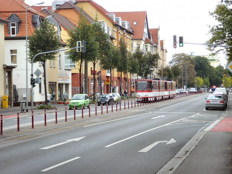 Tatra KT4D in Doppeltraktion auf der Linie 1 in der Magdeburger Allee stadteinwrts, Erfurt Oktober 2009