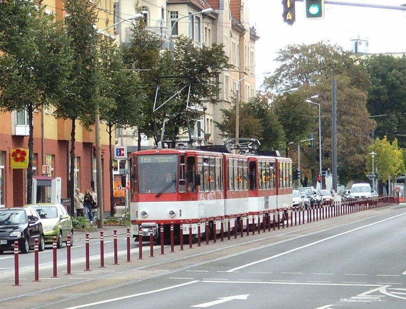 Tatra KT4D-Zug auf der Linie 1 stadtauswrts in der Magdeburger Allee, Erfurt Oktober 2009