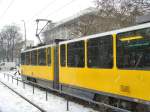 Tatra-Zug im Schneetreiben an der Hst.