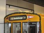 U-Bahn/28259/zielanzeiger-u55-brandenburger-tor-und-faehnchen Zielanzeiger U55 Brandenburger Tor und Fhnchen deutschland und Berlin, 8.8.2009