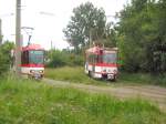 Linien-Tatra mit Niederflurmittelteil und letzer KT4d ohne diesen Einbau in Cottbus, Schleife Sandow - 6.6.2009