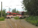 Strasenbahn/19934/vergleich-zwischen-den-beiten-tatra-wagen-in Vergleich zwischen den beiten Tatra-Wagen in der Schleife Sandow, Cottbus 6.6.2009