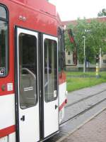 Strasenbahn/20443/vordere-tuer-mod-tatra-zug-cottbus-662009 Vordere Tr mod. Tatra-Zug, Cottbus 6.6.2009