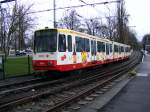 Ein dreiteiliger Stadtbahnwagen B mit Maggi-Vollwerbung hat in Dortmund gerade die Haltestelle Remydamm verlassen und fhrt als Zug der Linie U46 weiter zur Haltestelle Brunnenstrae an der Strecke