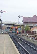 Combino Duo im Dieselbetrieb erreicht gerade Nordhausen Nord und fhrt ab Bahnhofsplatz als Strassenbahn weiter