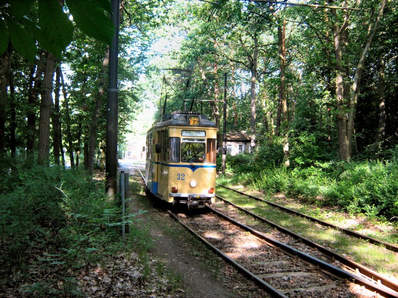 Tw 32 (Solowagen im Linienverkehr) nahe der Endstelle S-Bhf Rahnsdorf, 23.5.2009