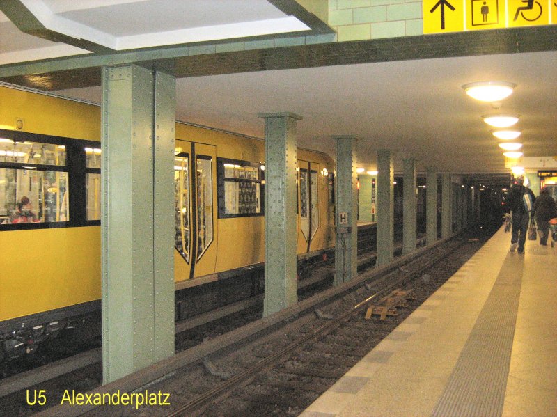 U 5 - Alexanderplatz - hier wird es eionmal weitergehen bis zum Hauptbahnhof