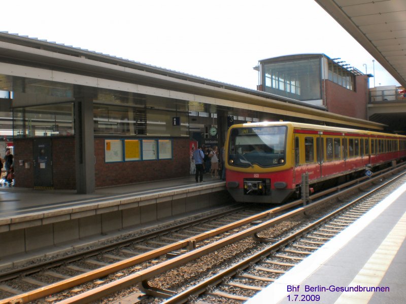 U-Bahnzug im Bhf Gesundbrunnen - Juli 2009