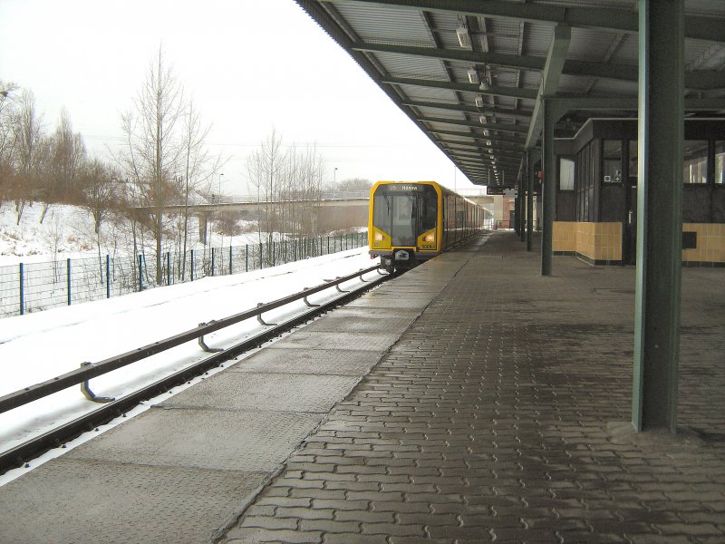 U-Bahnzug nach Hnow, Febr. 2009