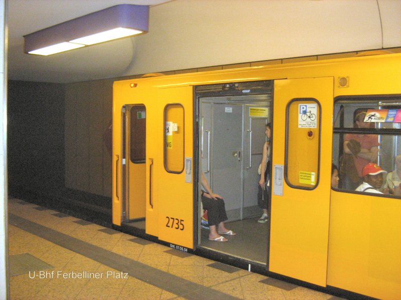 U-Bahnzug der U7 am Fehrbelliner Platz, Mai 2009