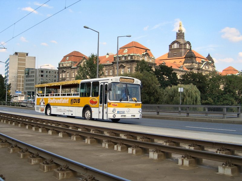 Umgebauter Stadtrundfahrtbus der Dresdener Verkehrsbetriebe, 2005
