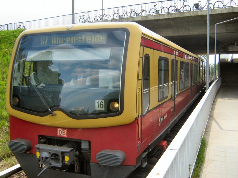 Unterwegs nach Ahrensfelde, Baureihe 481 im April 2009
