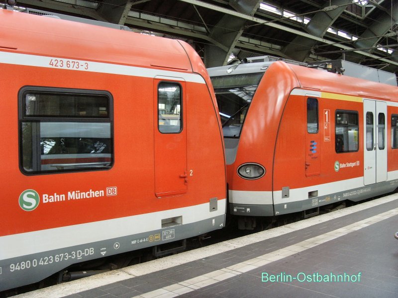 Zug aus Mnchen und aus Stuttgart zusammengekuppelt im Ostbahnhof, Berlin Oktober 2009