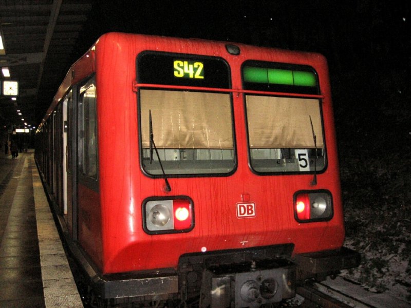 Zug der S 42 am Abend, Berliner Ring 2006