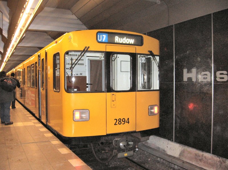Zug der U7 in Haselhorst, 2006