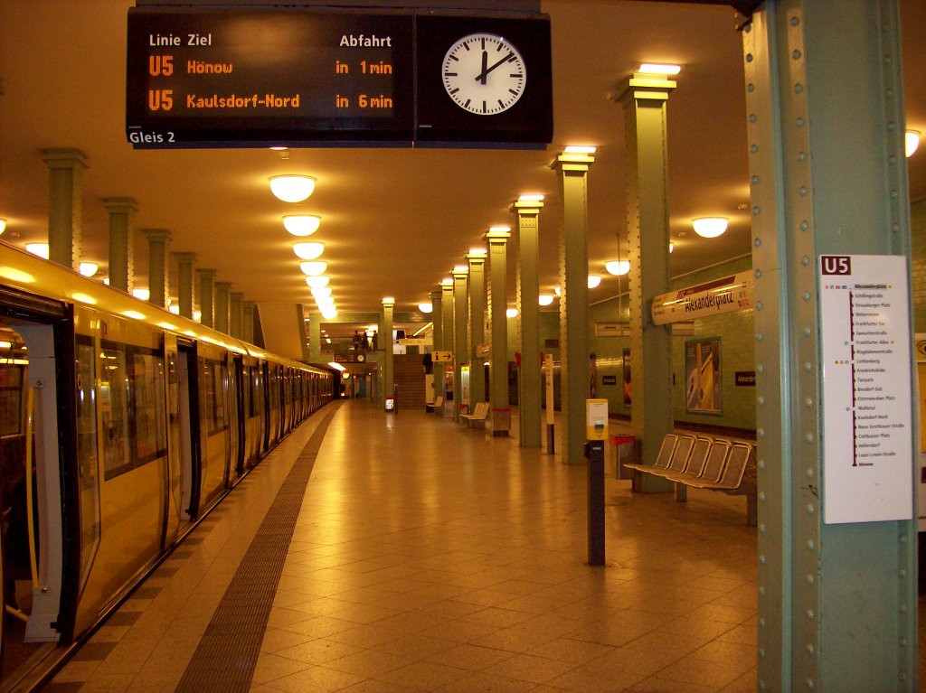 Alexanderplatz, Abfahrtbahnsteig der U5