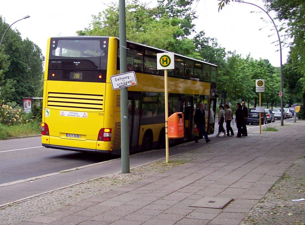 BVG, Linie 200 Haltestelle Danziger Strae/Kniprodestrae (12.06.2010)