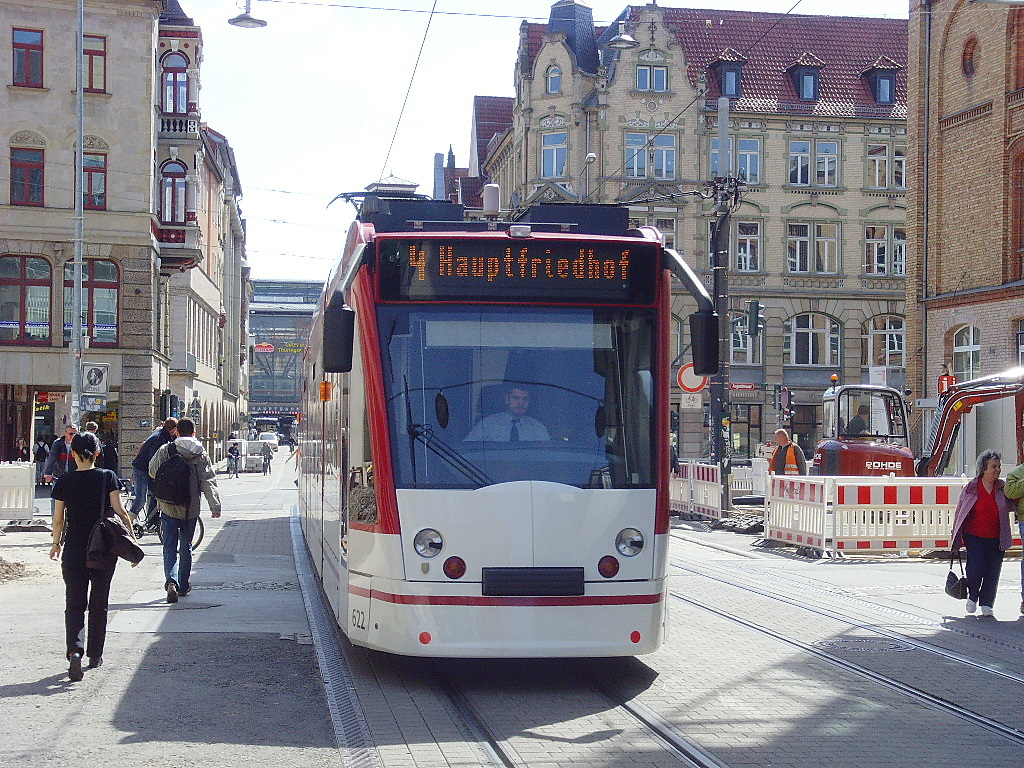 Combino in der Bahnhofstrasse, Erfurt 6.4.2010