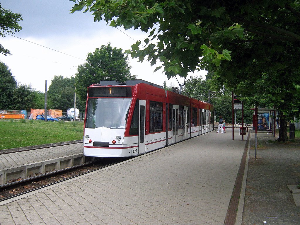 Combino der Linie 1 an der Thringenhalle, Erfurt Juli 2010