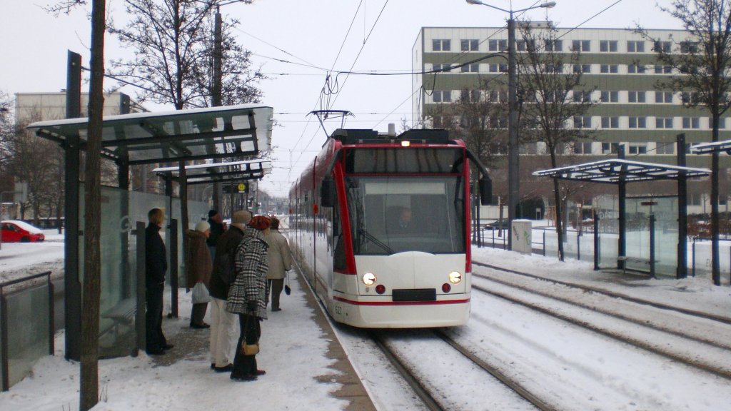 Combino der Linie 2 am Hansaplatz, Erfurt 2010