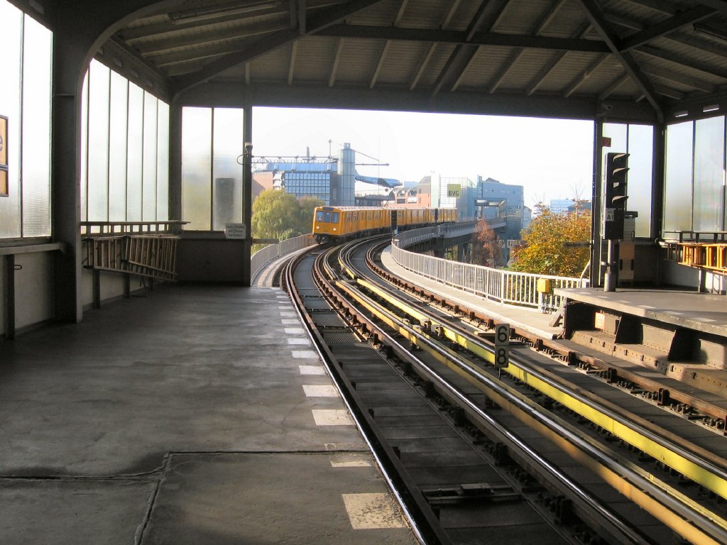 Kleinprofilzug auf der U1, Berlin