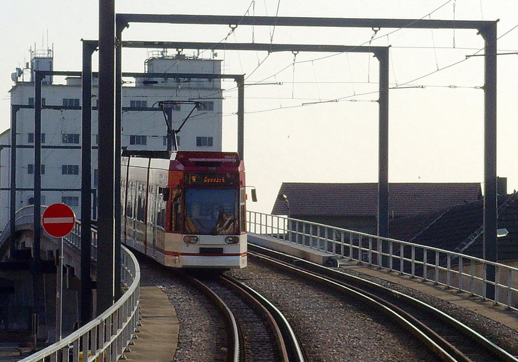Linie 5 zum Zoopark, 2001 beim Bhf Erfurt-Nord