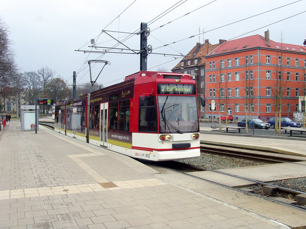 Niederflurbahn 612 der EVAG am Gothaer Platz, Februar 2011