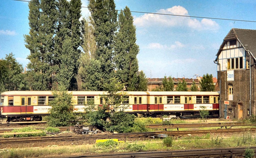 S-Bahnzug beim Bhf Schneweide