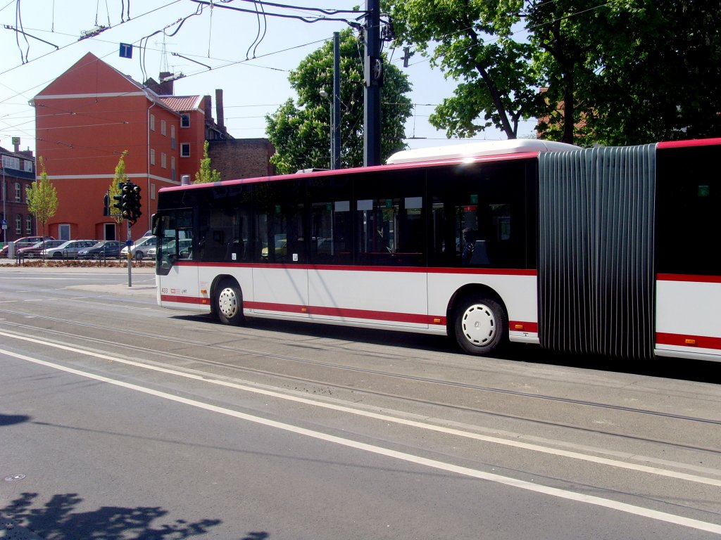 Stadtbus der Linie 9 an der Salinenstrasse, April 2011
