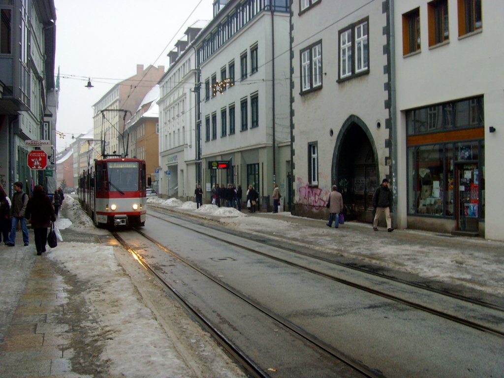 Tatra-Zug der  2  auf der Linie 1/5 in der Johannesstrasse 23.12.2010