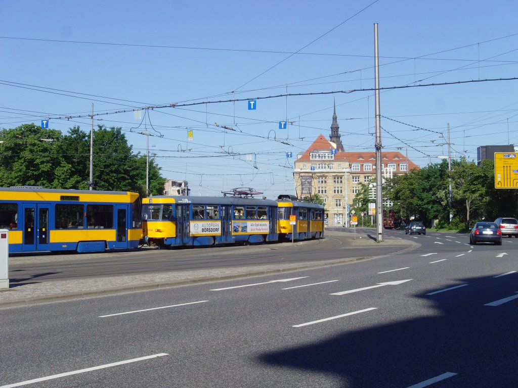 Tatra-Zug in Leipzig mit Niederflurbeiwagen, Juni 2010