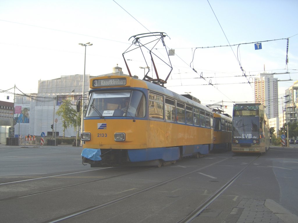 Tatra-Zug und Niederflurbahn in Leipzig, August 2005