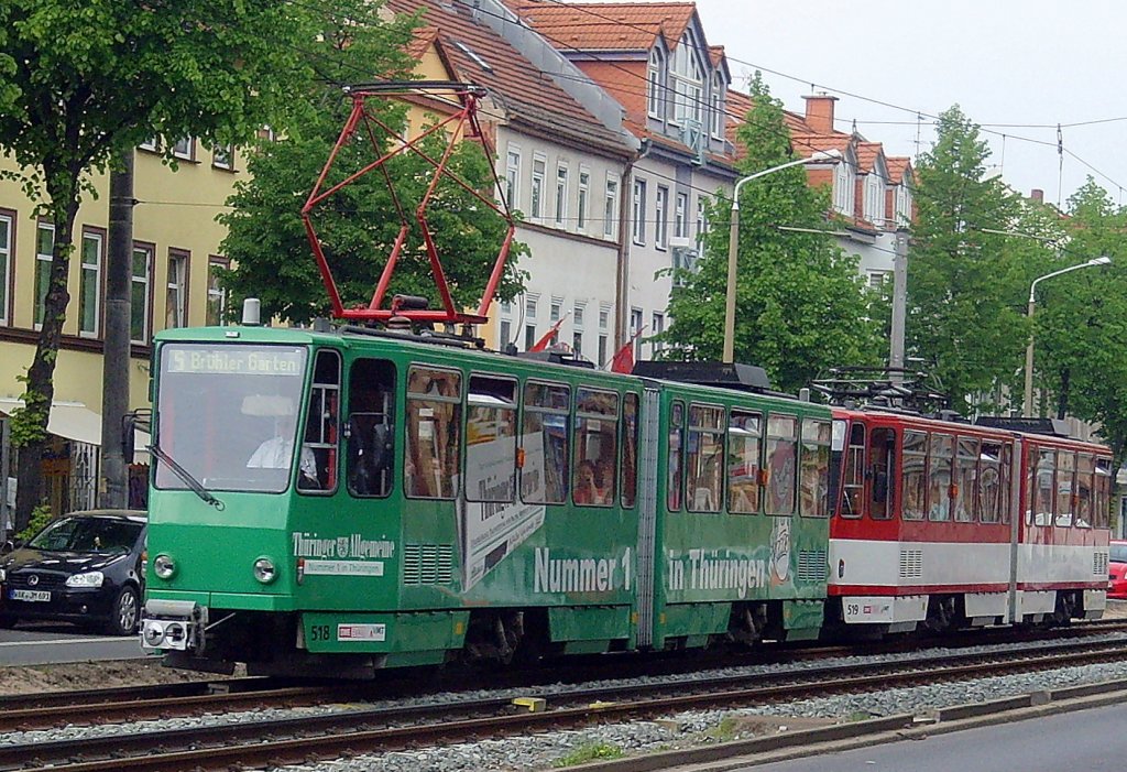 Zug der Linie 5 in der Magdeburger Allee