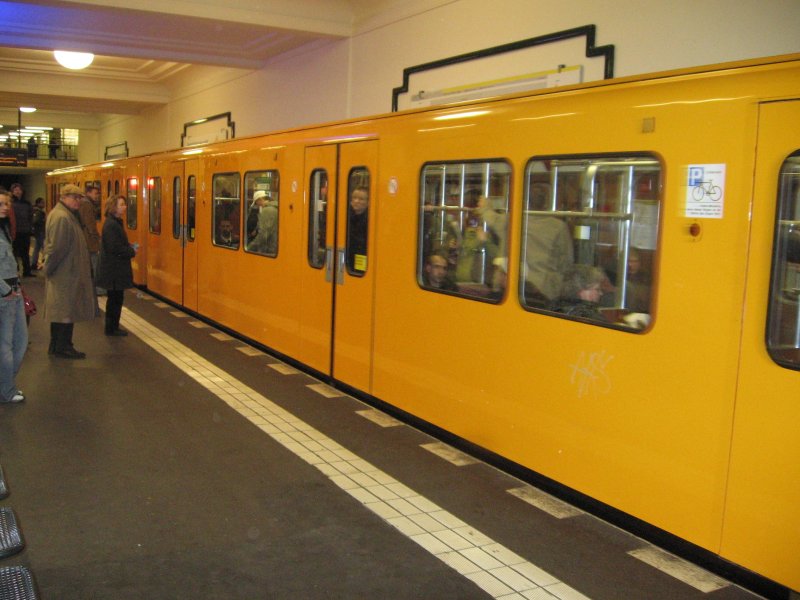 Im U-Bhf. Friedrichstrasse, 2007