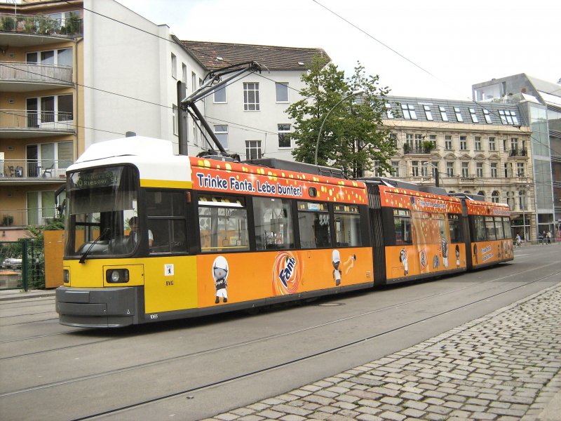 Niederflurbahn am Hackschen Markt, 2008