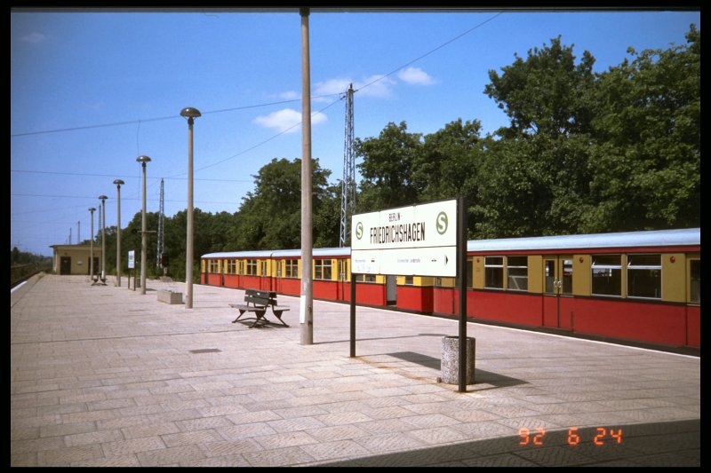 Noch 1992 im Linieneinsatz auf der S 3 , hier in Friedrichshagen