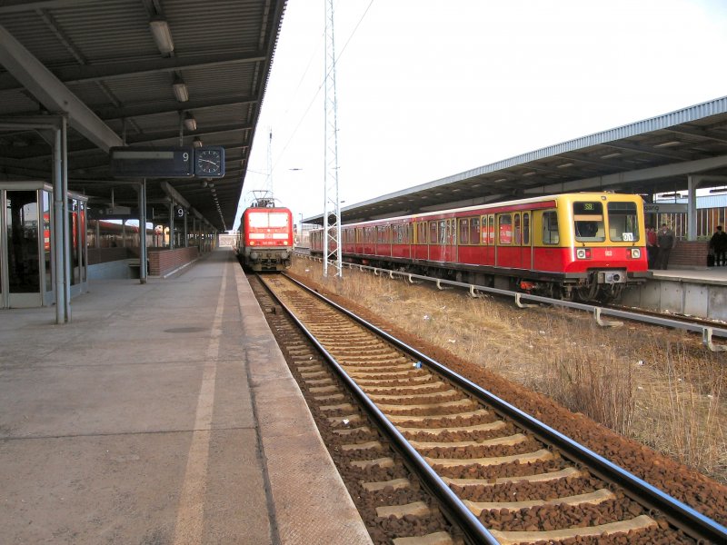 S-Bahn im Bhf. Flughafen Schnefeld, 2006