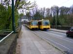 Eine Begegnung von zwei Doppeltraktionen aus Docklands-Stadtbahn auf der Margarethenbrücke in Essen am 22.